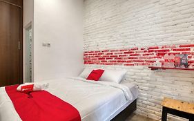 RedDoorz Syariah @ Jl. Cengger Ayam Dalam